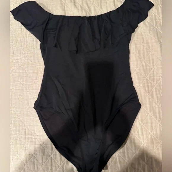 Women’s Black Off-Shoulder One Piece Swimsuit-Francesca’s- large.New Never worn - Picture 1 of 8